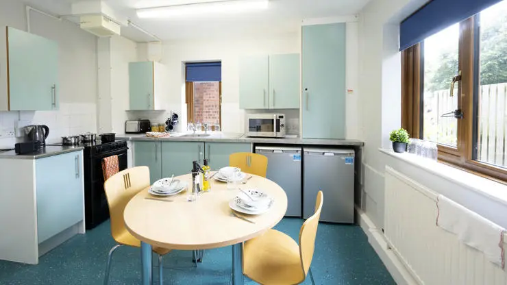 Whitendale economy, shared kitchen with dining table