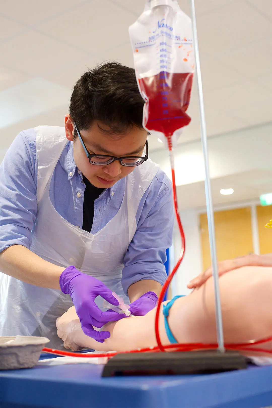 MBBS student practicing venepuncture skills