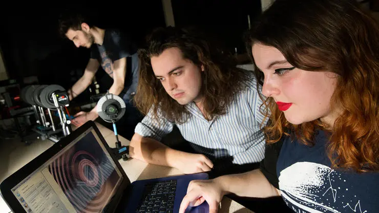Physics BSc students investigating the wave-like nature of particles