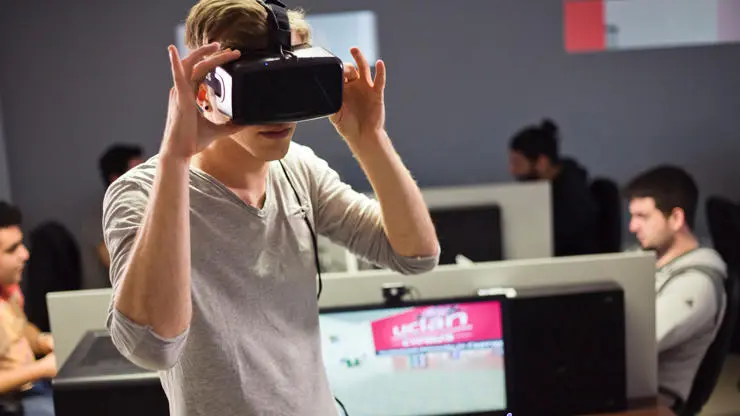 Computer labs with virtual reality