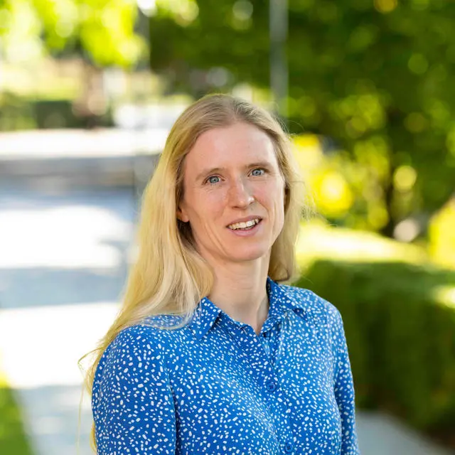 Headshot of Rebecca Howard