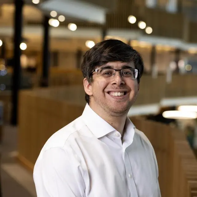 Headshot of Dr Emyr Bakker