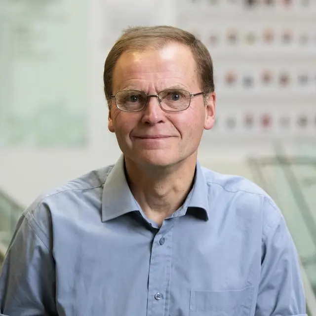Headshot of Dr Eric Bater