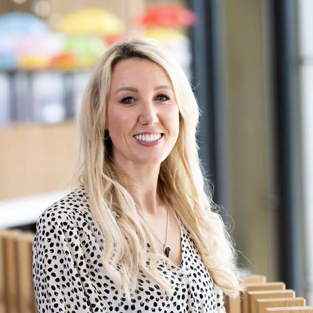 Headshot of Dr Kelly Bracewell