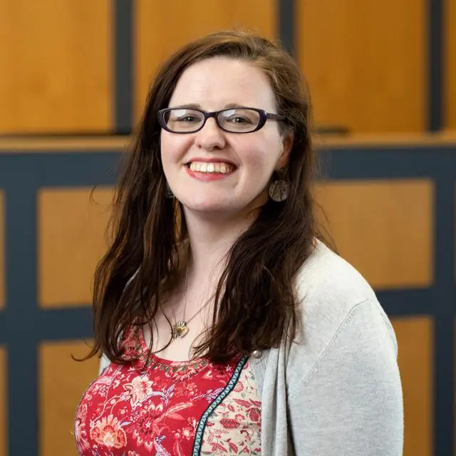 Headshot of Dr Laura  Kelly-Corless