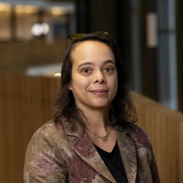 Headshot of Dr Sarita Robinson
